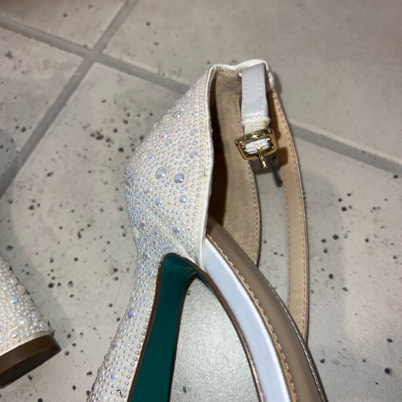 Blue by Betsey Johnson Dani Pearl Heels 6.5 - Picture 7 of 9
